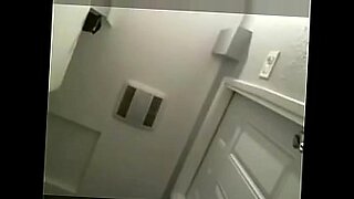 bad-girl-800-bathroom-nudes-in-dubai