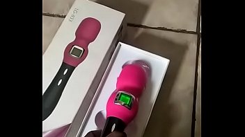 sex xxx kocok memek pake vibrator sampai crot