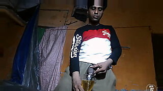 india-boy-drinking