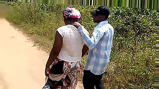 girl-takes-advantage-of-blind-man