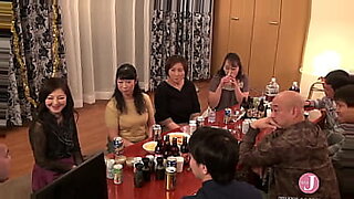 japanese-moms-boobs-pressing