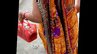 newspaper-saree-homemade-india
