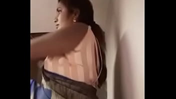 hindi lady removing saree show nipples