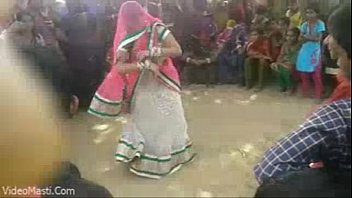 indian young girls pissing