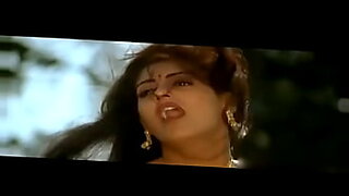 tamil-aunty-romance-boobs-press