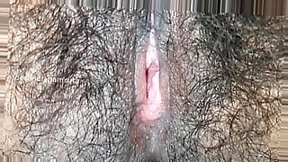 man-fingering-pussy-to-squirt