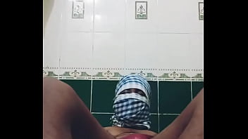 her mom in shower