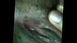 showing-girls-private-part