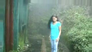 crazy pee girl outdoor piss