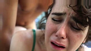 korean-sister-crying