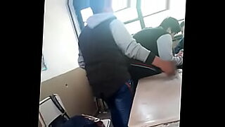 amigos de colegio cogiendo