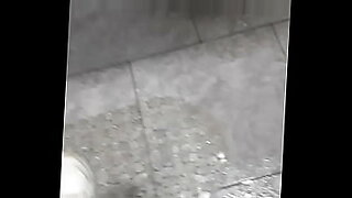 60-girls-showering